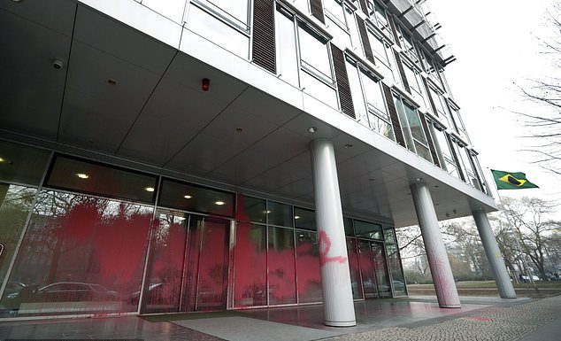 Brasil estuda reforçar segurança na embaixada em Berlim após 2º ataque