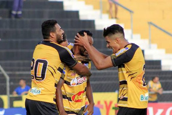 Corinthians de Carille não empolga e perde novamente