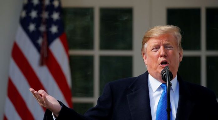 Trump anuncia emergência nacional para construir muro