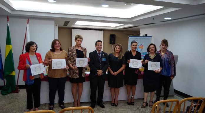 Mara Maravilha participa de homenagem em Barueri