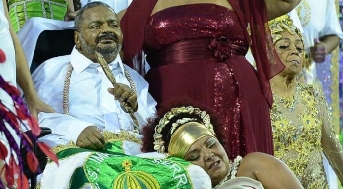 Presença de Arlindo Cruz no desfile da X9 marca 1º dia do carnaval