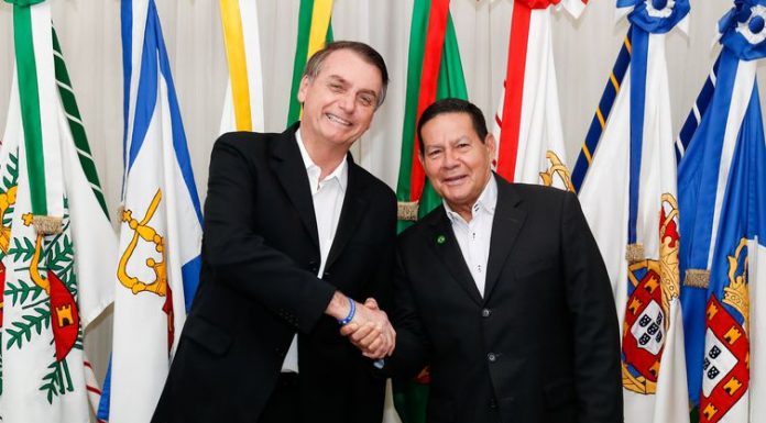 Bolsonaro chega aos Estados Unidos em busca de parcerias
