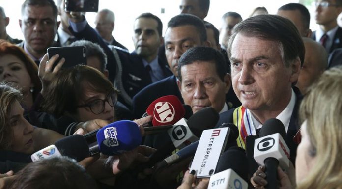 Bolsonaro recebe, em Brasília, homenagem da Justiça Militar