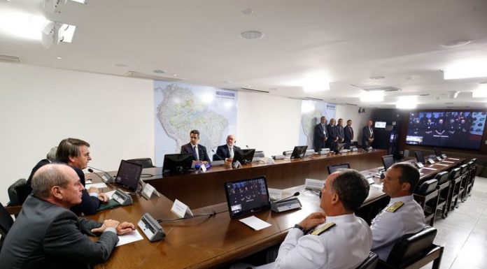 Bolsonaro tem videoconferência com equipe que está na Antártica