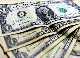 Dólar sobe pouco após ameaça de Trump de elevar tarifas para China