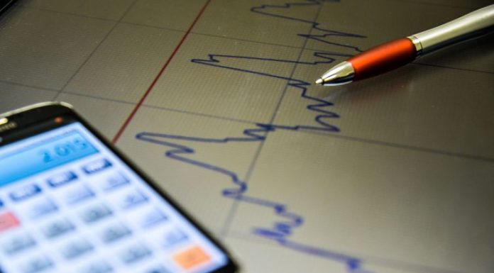 Mercado financeiro aumenta projeção de inflação e reduz alta do PIB