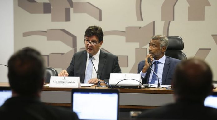 Saúde pretende regularizar situação de médicos cubanos no Brasil