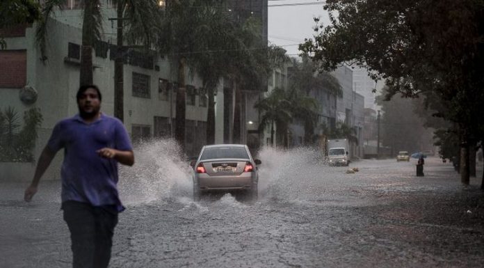 Temporal mata pelo menos 2 pessoas e alaga regiões da Grande São Paulo