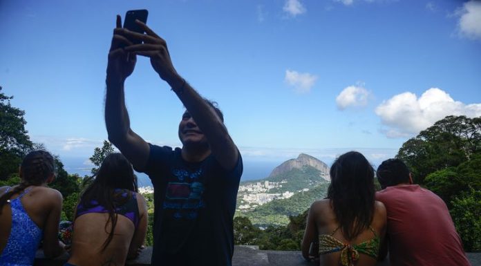 Acesso ao Cristo é liberado, e turistas voltam a procurar monumento