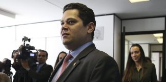 Alcolumbre se diz satisfeito com diálogo entre Bolsonaro e partidos