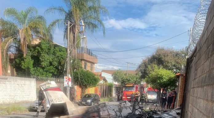 Avião de pequeno porte cai e deixa um morto em Belo Horizonte