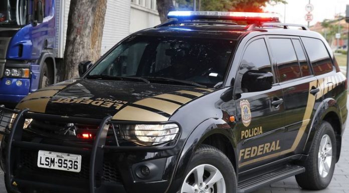 Bolsonaro confirma convocação de mil policiais federais