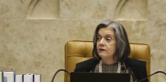 Cármen Lúcia suspende decisão sobre reorientação sexual
