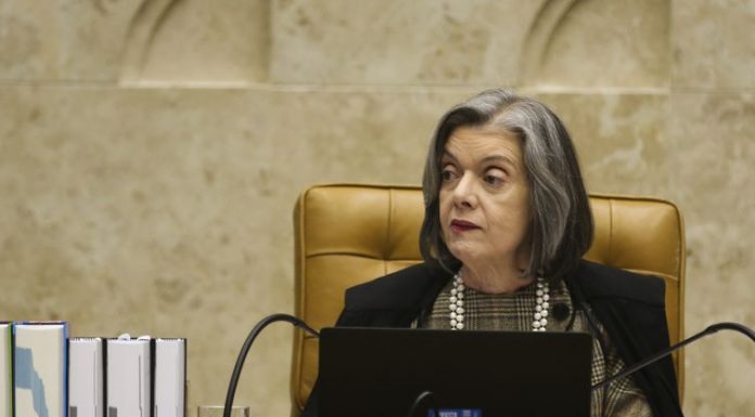 Cármen Lúcia suspende decisão sobre reorientação sexual