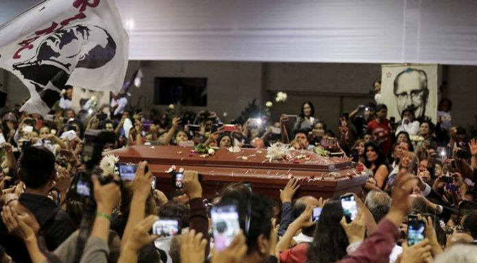 Corpo de ex-presidente do Peru é velado em Lima