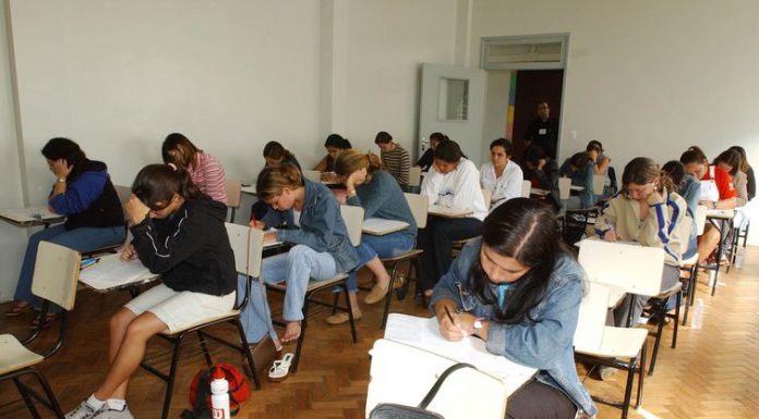 Estudantes poderão renegociar dívida do Fies a partir de 29 de abril
