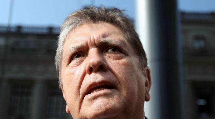 Ex-presidente do Peru se mata ao receber ordem de prisão