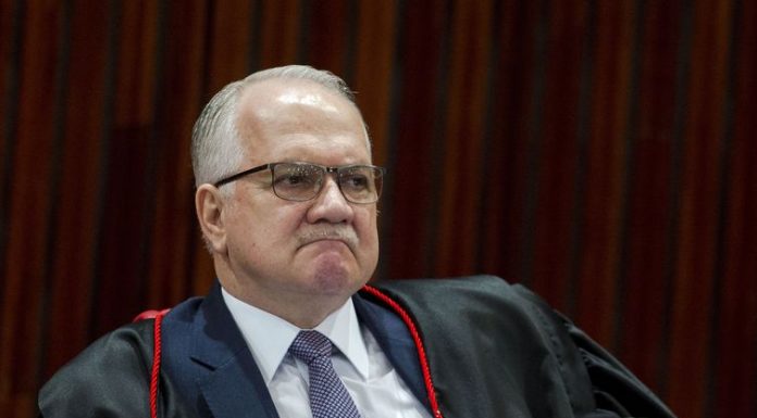 Fachin pede manifestação de Moraes sobre inquérito de fake news