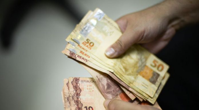 Governo propõe salário mínimo de R$ 1.040 para o próximo ano