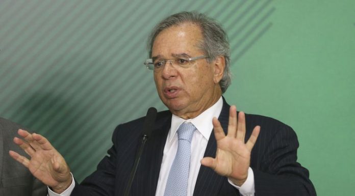 Guedes diz que governo trabalha para reduzir, não aumentar impostos