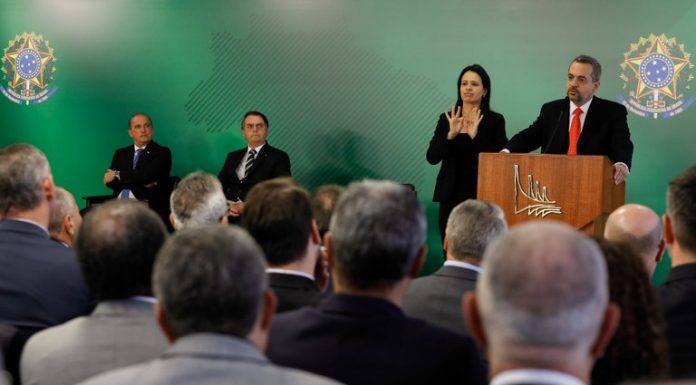 Ministro da educação se compromete a elevar os resultados da educação