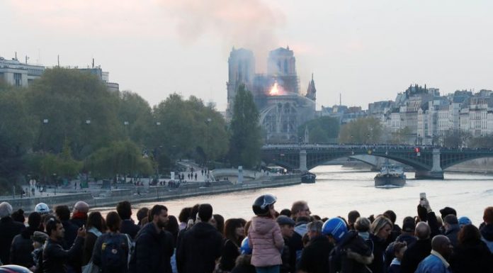 Incêndio na Catedral de Notre-Dame: Não há informações sobre feridos, diz governo Francês