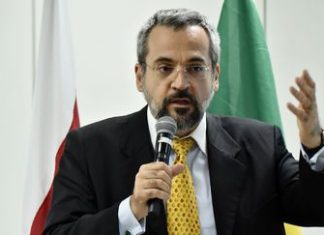 Para Bolsonaro, faltou gestão e expertise a Vélez no MEC