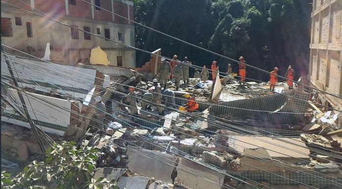 Desabamento de prédios deixa pelo menos dois mortos no Rio