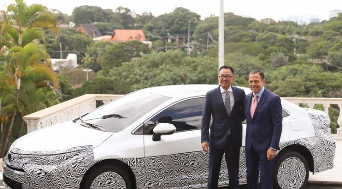 Primeiro carro híbrido flex do mundo é lançado no Brasil
