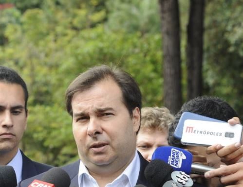 Maia pede apoio a prefeitos à reforma da Previdência