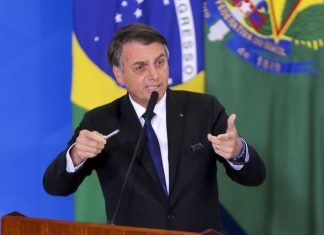 Bolsonaro assina novas regras para atiradores e caçadores
