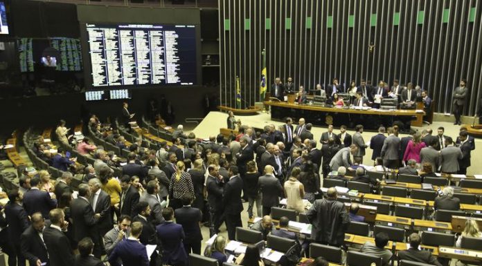 Câmara aprova projeto que prorroga benefício fiscal para igrejas