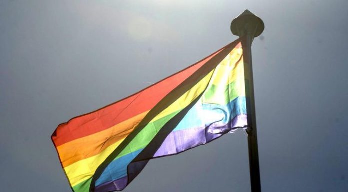 Ações de apoio LGBTQIA+ são promovidas em estações de metrô de SP