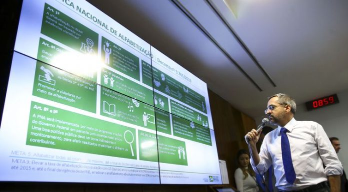 No Senado, ministro da Educação defende ensino domiciliar