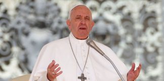 Papa diz que liberdade de imprensa é vital