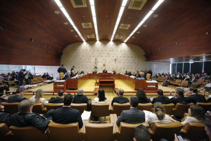 STF: suspensão de direitos políticos vale para penas alternativas