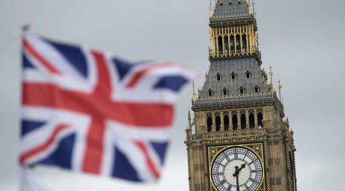Trabalhistas decidem encerrar negociações do Brexit e May perde apoio