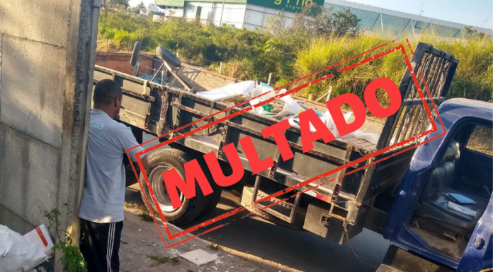 Prefeitura de Barueri aplica multa por entulho jogado na rua