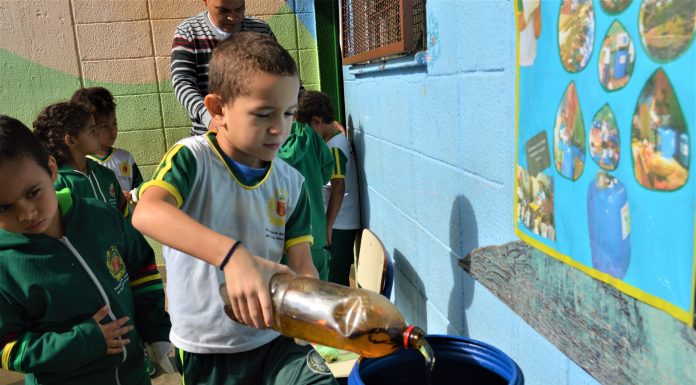 Escolas de Embu das Artes têm programa de coleta de óleo usado