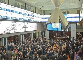 Bolsa fecha pela primeira vez acima dos 100 mil pontos
