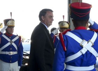 Bolsonaro vai enviar projeto para dar garantia jurídica a policiais