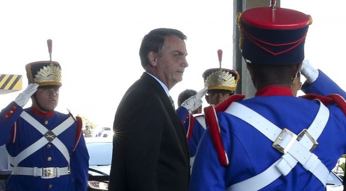 Bolsonaro vai enviar projeto para dar garantia jurídica a policiais