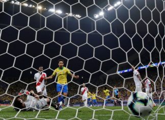 Brasil joga bem, anima a torcida e goleia o Peru