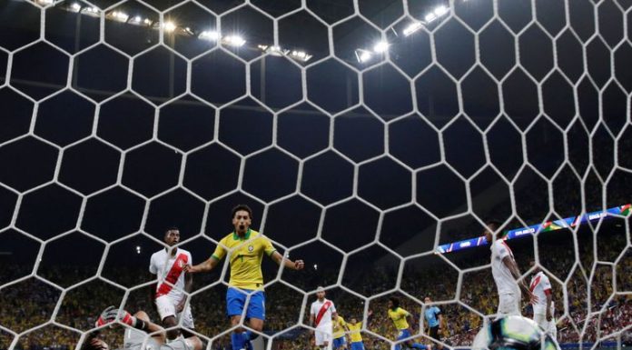 Brasil joga bem, anima a torcida e goleia o Peru
