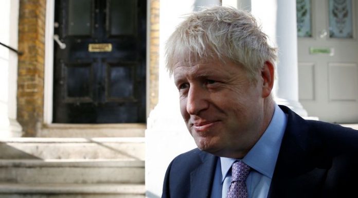 Briga doméstica agita disputa pelo governo britânico