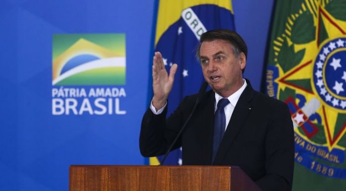 Bolsonaro parabeniza Conmebol por Brasil sediar Copa América