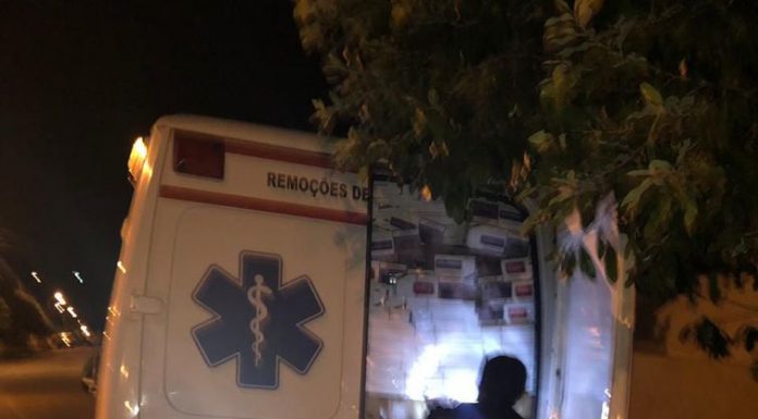 PF apreende ambulância e caminhões com cigarros contrabandeados