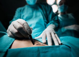 Médicos brasileiros fazem cirurgia intrauterina inédita no mundo
