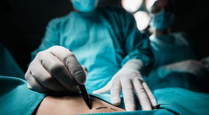 Médicos brasileiros fazem cirurgia intrauterina inédita no mundo
