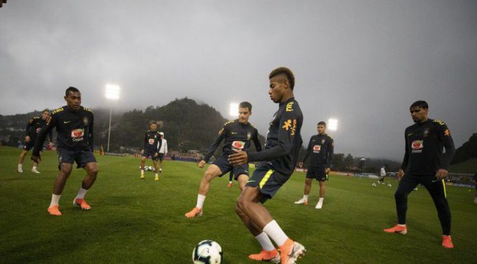 Tite faz mistério sobre time que enfrentará o Catar
